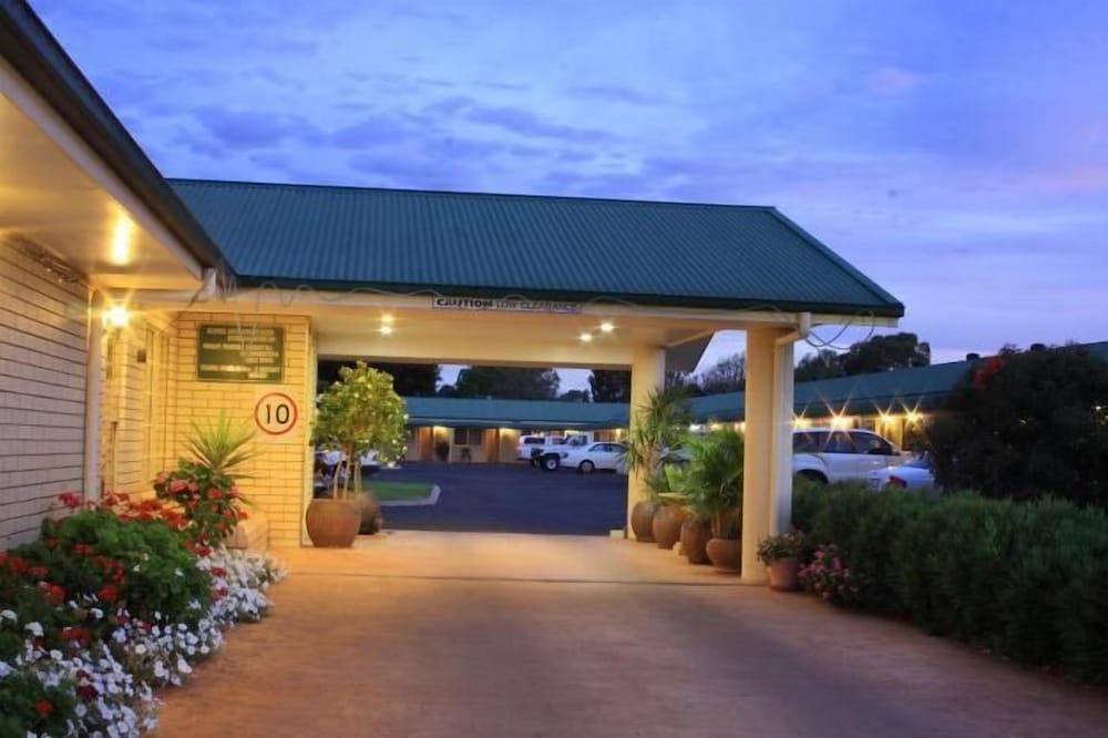 riverland motor inn and rivers restaurant