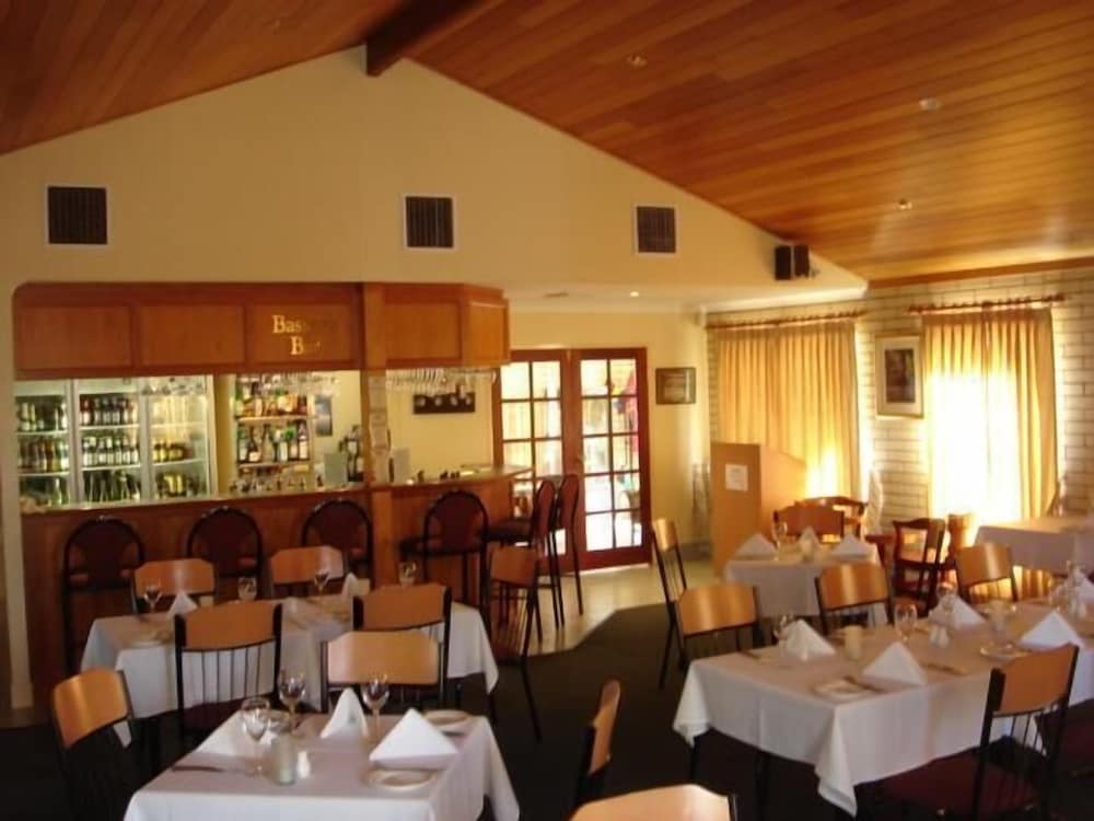 riverland motor inn and rivers restaurant