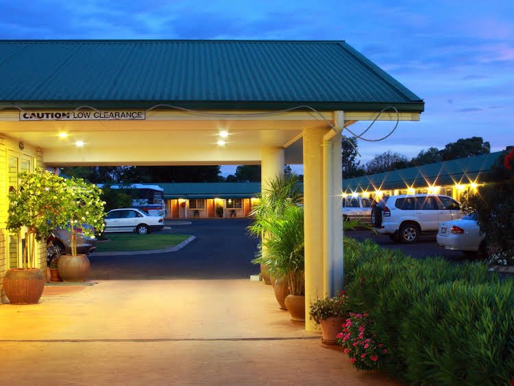 riverland motor inn and rivers restaurant