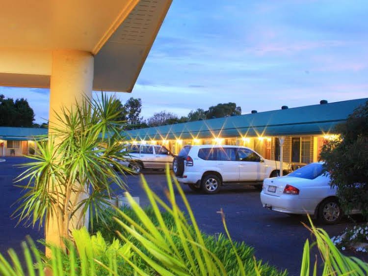 riverland motor inn and rivers restaurant