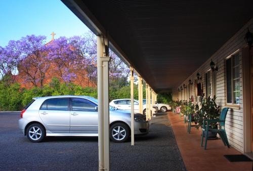 riverland motor inn and rivers restaurant