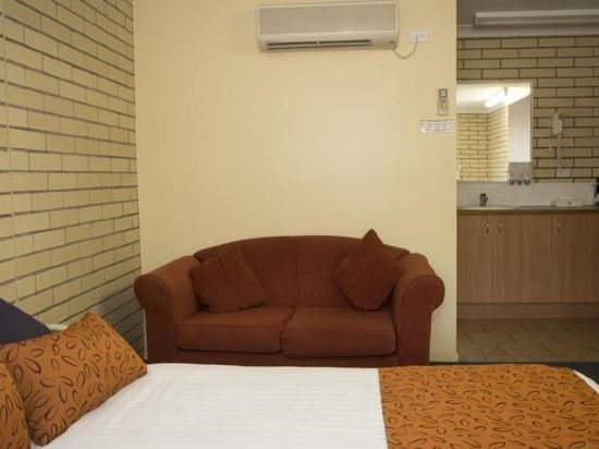 riverland motor inn and rivers restaurant