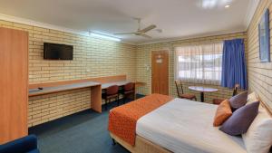 riverland motor inn and rivers restaurant