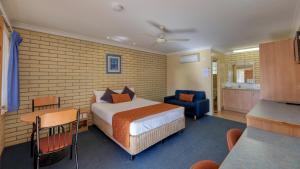 riverland motor inn and rivers restaurant