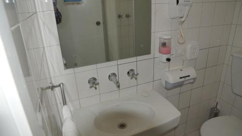 golden leaf motor inn
