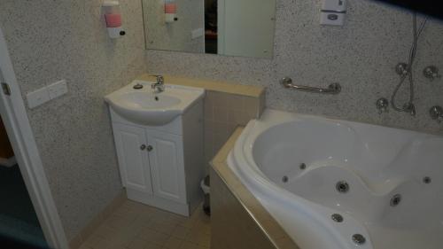 golden leaf motor inn