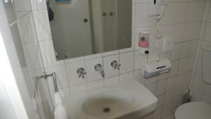 golden leaf motor inn