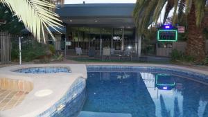golden leaf motor inn