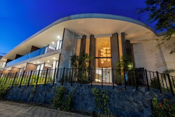 mono luxe villas