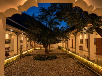 the apricot tree hotel