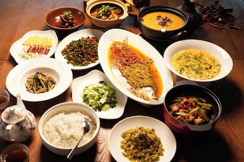 huaying shili fangfei hongyan meicun