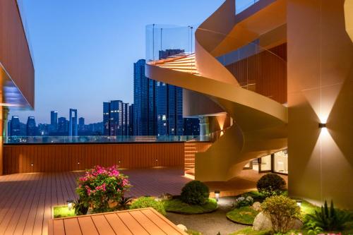 intercityhotel chongqing jiefangbei pedestrian street