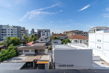 capitel ekkamai hotel
