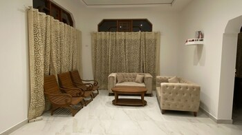 Silva Villa Negombo,,2 star