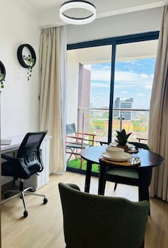 Marina Bay Square Westlands,,4 star