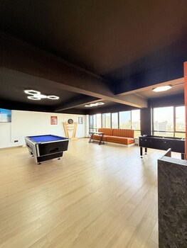 Marina Bay Square Westlands,,4 star