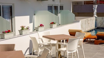 hotel perla ksamil