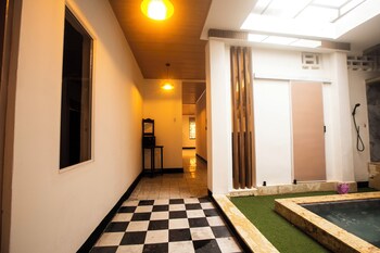 C.H. Santa Cruz,,3 star