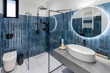 Nouvelle Hotel,,3 star