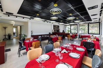 Nouvelle Hotel,,3 star