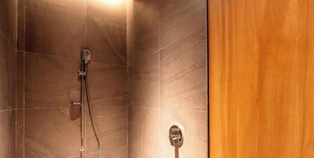jewel oxley by klcc park suites