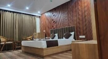 hotel gs grand dehradun