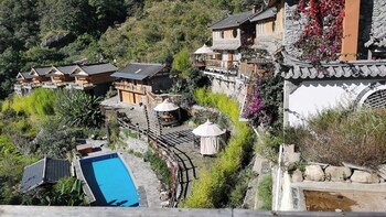 tiger leaping gorge yachajiao manor