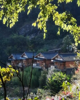 tiger leaping gorge yachajiao manor
