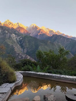 tiger leaping gorge yachajiao manor