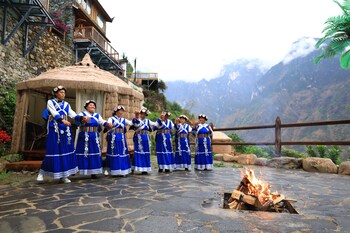 tiger leaping gorge yachajiao manor