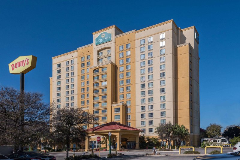 la quinta inn and suites by wyndham san antonio riverwalk