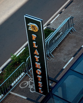 play hotel