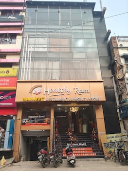 Manjeet Hotel & Restaurant,,2 star