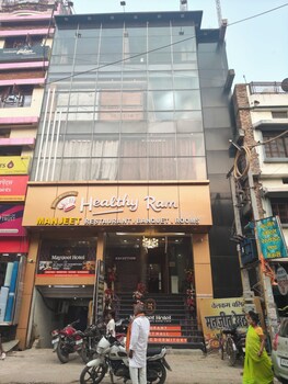 Manjeet Hotel & Restaurant,,2 star