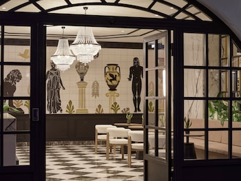 mural piraeus hotel