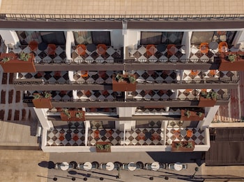 mural piraeus hotel