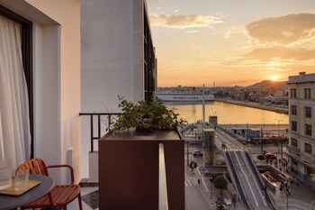 mural piraeus hotel