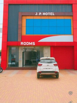 j p hotel
