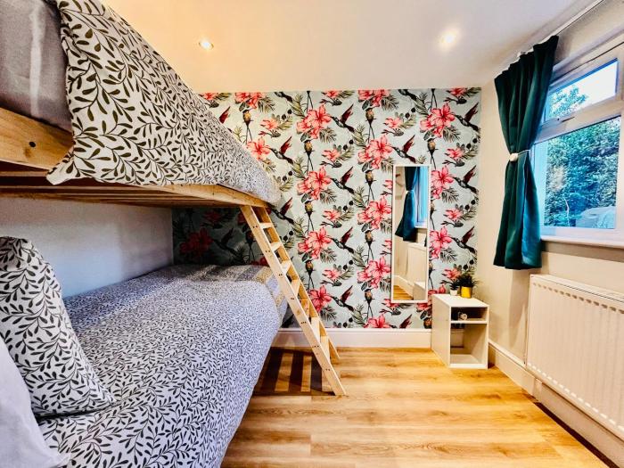 rest boutique willesden