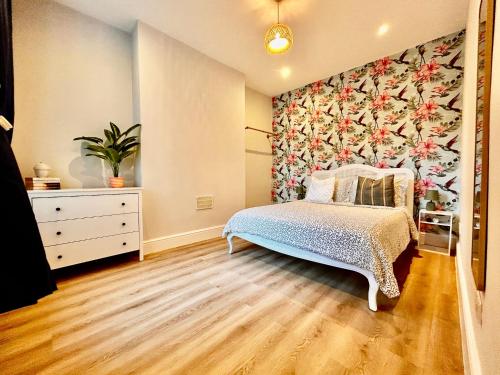 Rest Boutique Willesden,28 Villiers Rd,3 star