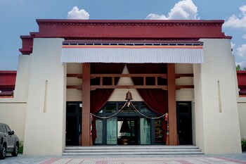shigatse summer palace healing hotel