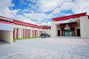 shigatse summer palace healing hotel