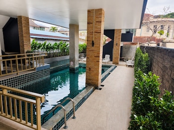 azizi boutique hotel