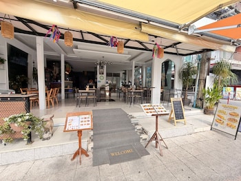 azizi boutique hotel