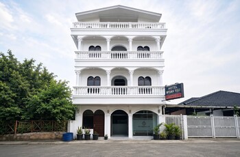 hotel o near masjid raya al mashun forme