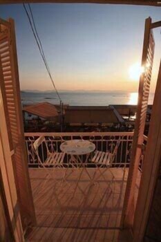 Hotel Plaza,Aegina Town>>Aegina,1 star