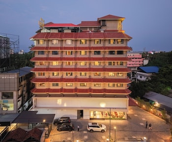 alora grand hotel