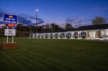Siler City Motor Lodge,,2 star