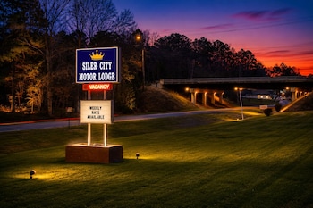 Siler City Motor Lodge,,2 star