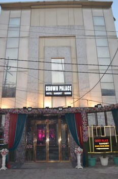 hotel sara crown palace